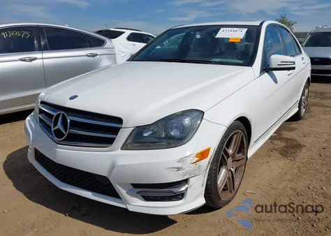 2014 Mercedes-Benz C 300 Sport 4Matic z USA, uszkodzony, nr VIN WDDGF8AB2ER310266
